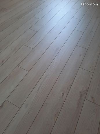 1365 m2 de parquet stratifé 12 mm couleur Chêne dune - NEUF