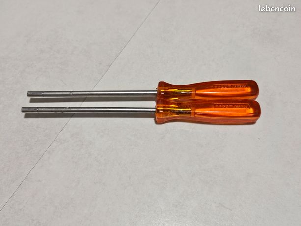 2 Clef à douilles emmanchés facom n74 3.2mm