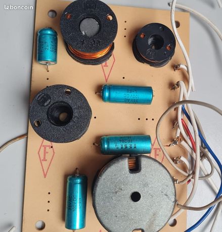 2 plaques filtre enceinte / origine inconnue audio