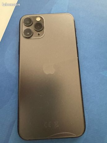 3 iPhones