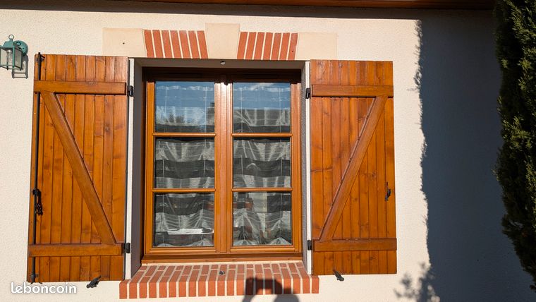 4 paires de volets battants en bois