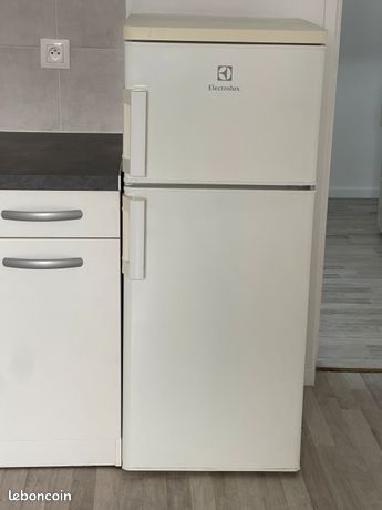 À saisir frigo avec congelateur à récupérer avant le 15/10 dépêchez vous une affaire à ne pas louper