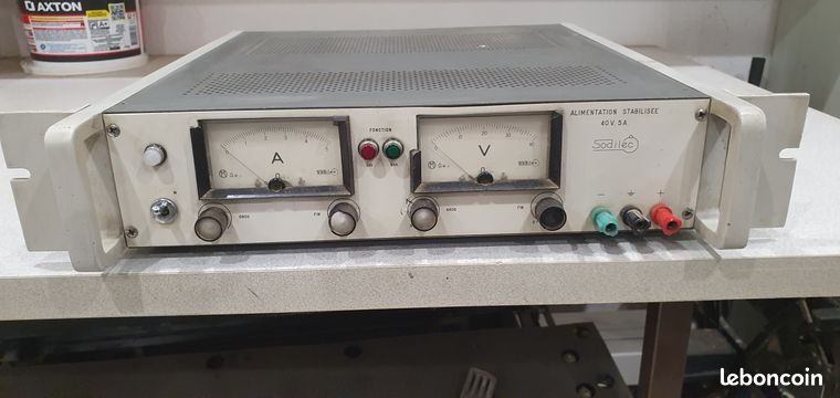 Alimentation stabilisée de laboratoire