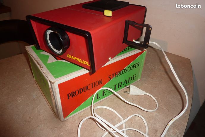 Ancien projecteur de diapositives Lestrades