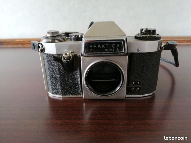 boitier appareil photo Praktica color PL nova IB, au japon, après 1967