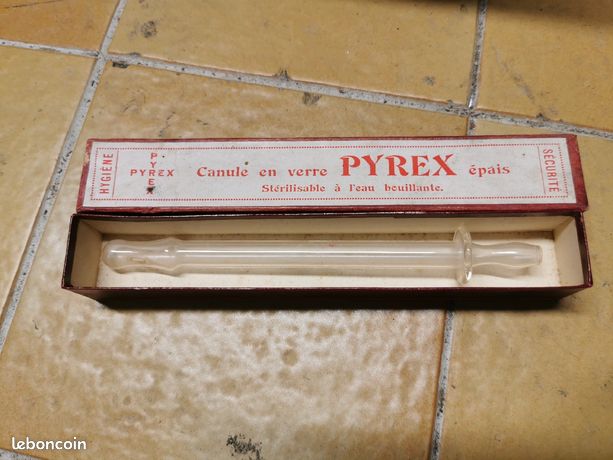 Ancienne Canule en pyrex epais antiquités medecine