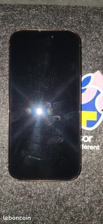 Apple IPhone 16 Pro Désert Titanium (256 Go) Coquille de rétroviseur Intérieur pour bmw 3 (E9X) En très bonne état Me contacter si intéressé Possibilité D'envoi
