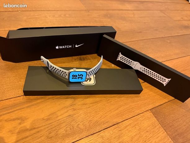 Apple Watch Nike Series 7 45 mm Boîtier Aluminium Starlight Excellent État