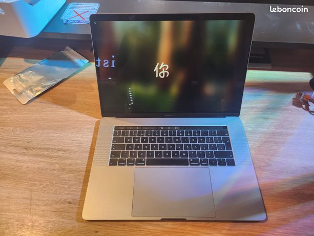 Apple MacBook Pro 15'' 2018 Touch Bar Core i7 8e Gen SSD 256 Go Ram 16 Go QWERTY (Gris Sidéral) (Grade B)