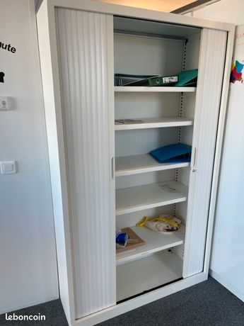 Armoire à rideaux
