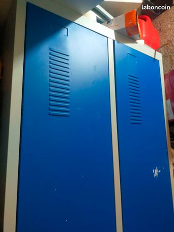 Armoire en métal