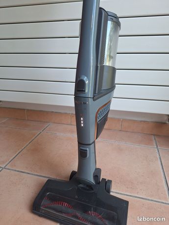 Aspirateur balai MIELE TRIFLEX HX1