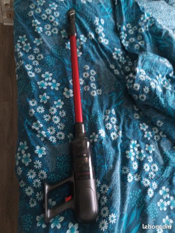 Aspirateur balai