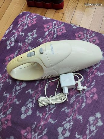 Aspirateur de table