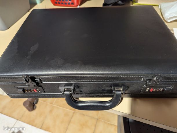 Attaché case