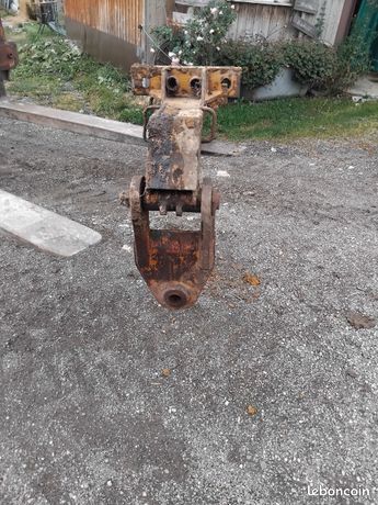 Attache mecalac