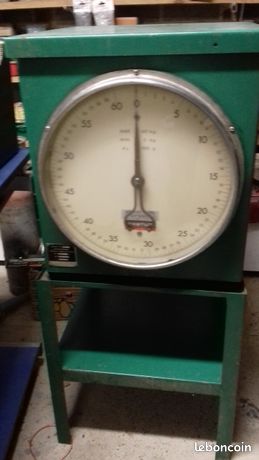 Balance industrielle en parfait état . Portée maxi 60 kg
