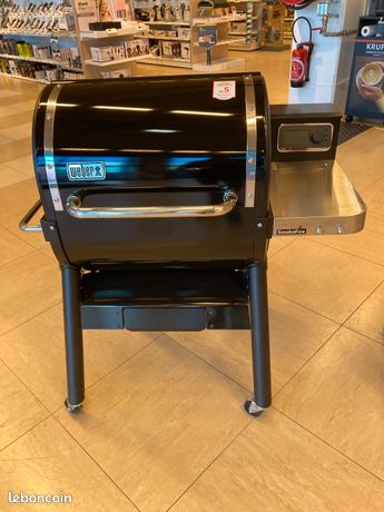 Barbecue pellet WEBER Smokefire EX4 GBS black sur chariot