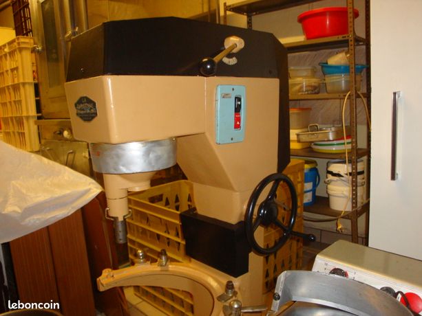 Batteur avec 2 cuves
