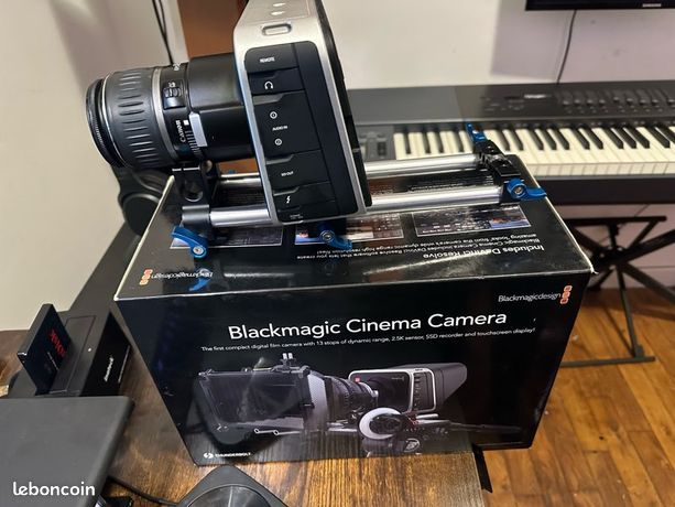 Black Magic 25 k + OBJECTIF CANON 18 55 + CHARGEUR + SSD128GO
