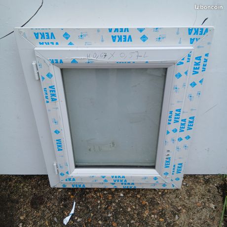 Bonjour von petite fenêtre p v c blanc
