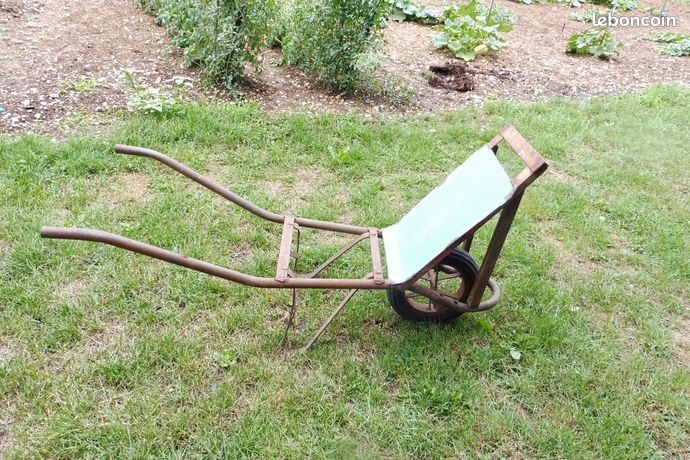 Brouette pour transporter du bois de chauffage