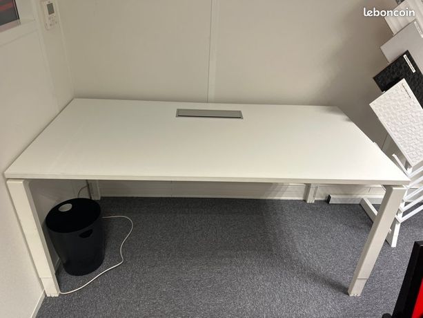 Bureau blanc