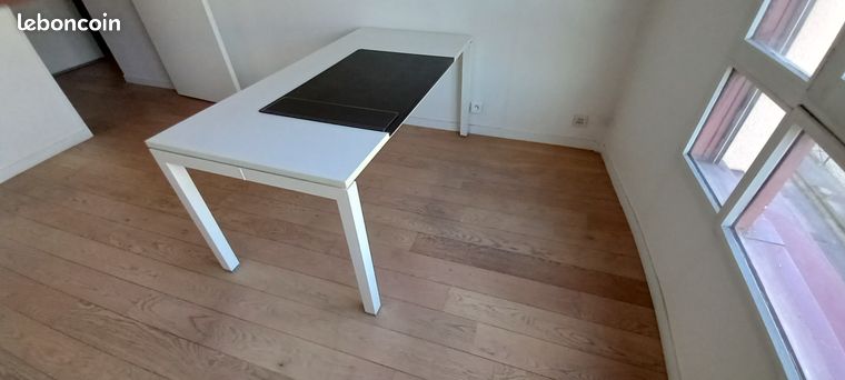 Bureau blanc