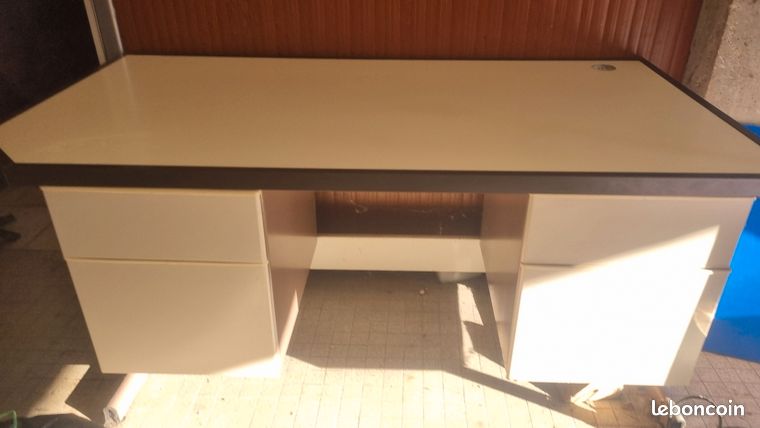 Bureau métallique