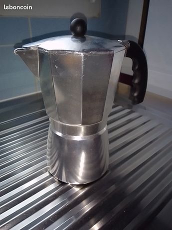Cafetière. Italienne. Très bon. Etat