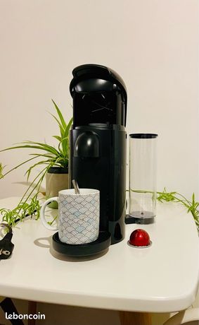 Cafetière Nespresso Vertuo Plus quasi neuve
