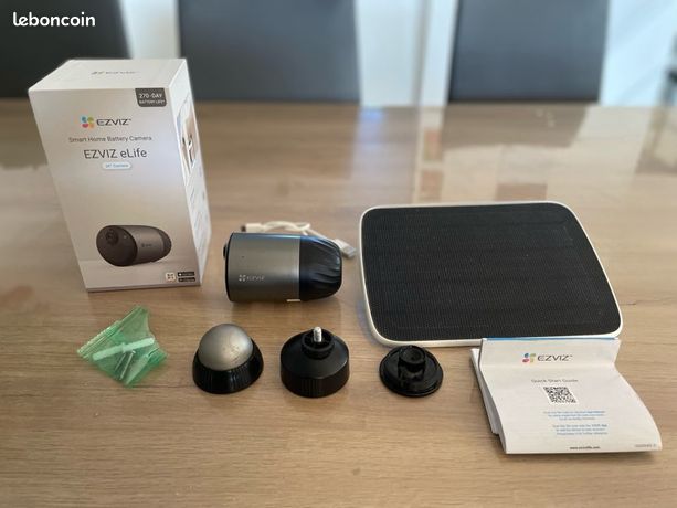 Camera batterie solaire Ezviz 2k+ avec son panneau solaire