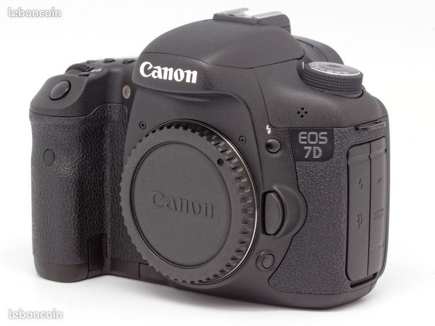 Canon 7d dans sa boîte objectifs en option