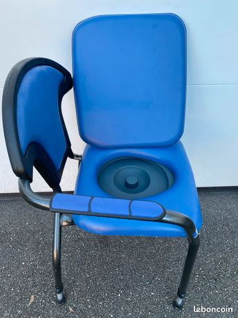 Chaise percée