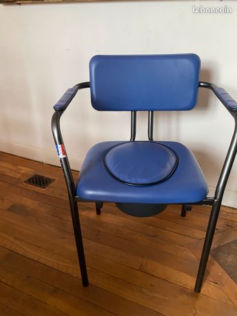 Chaise percée