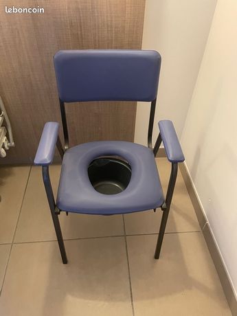 Chaise percée