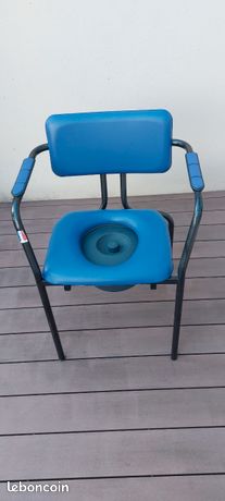 Chaise percée