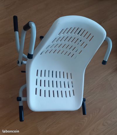 Chaise PMR pivotante pour baignoire