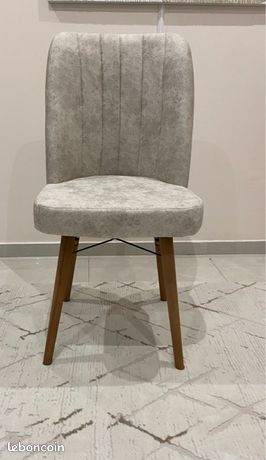 Chaises design tissu avec pieds bois