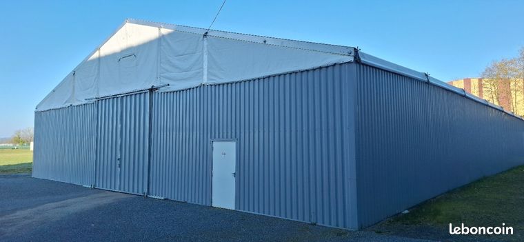 Chapiteau de 700 m2 habillage bardage