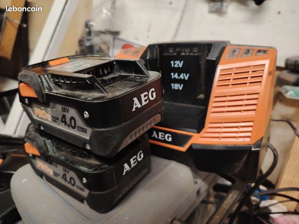 Chargeur AEG et 2 batteries 18v