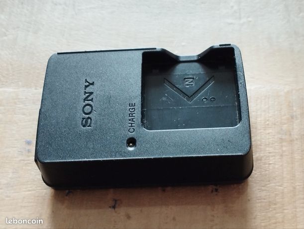 Chargeur batterie Sony BC-CSNB