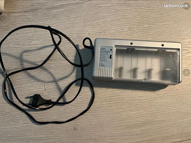 Chargeur de piles universel