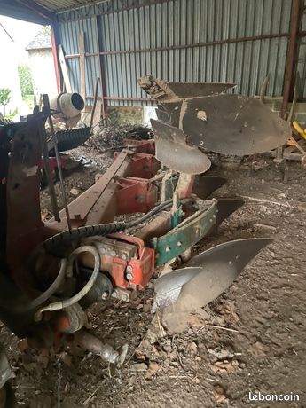 Charrue kverneland 4 cors