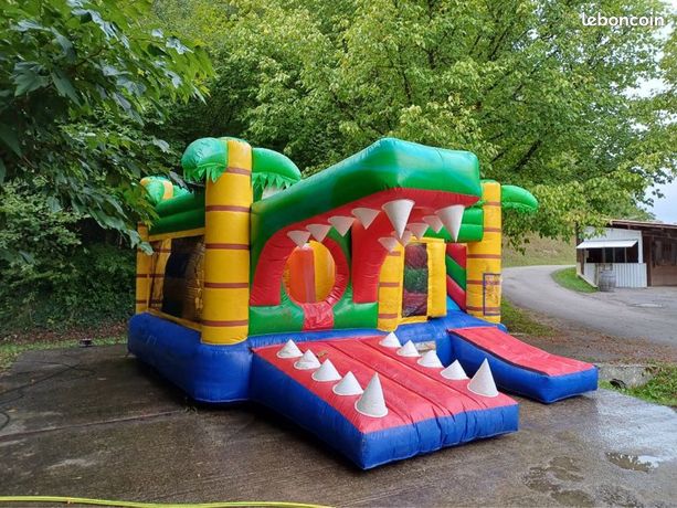 Château gonflable multibox crocodile