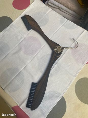 Cintre-brosse