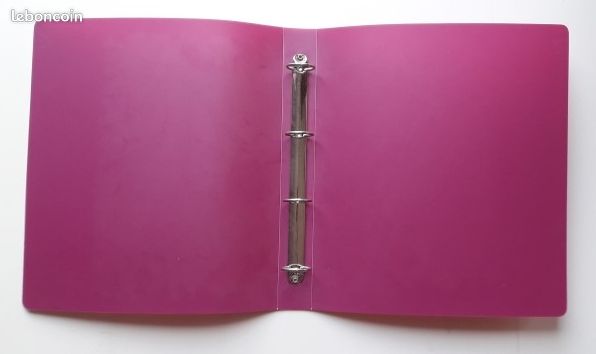 Classeur de couleur rose
