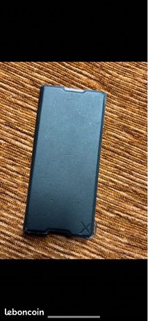 Coque transparente et noire