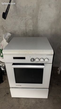 Cuisinier à gas et four en électrique