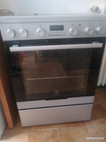 Cuisiniére 4 feux avec four électrique